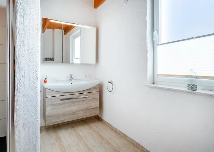 Seepferdchen Für 3 Personen Am Badesee Tannenhausen * Aurich